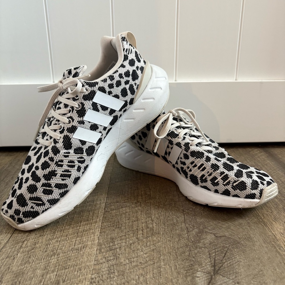 Adidas Swift Run 22 J Leopard Tennis Shoes - Picture 2 of 6